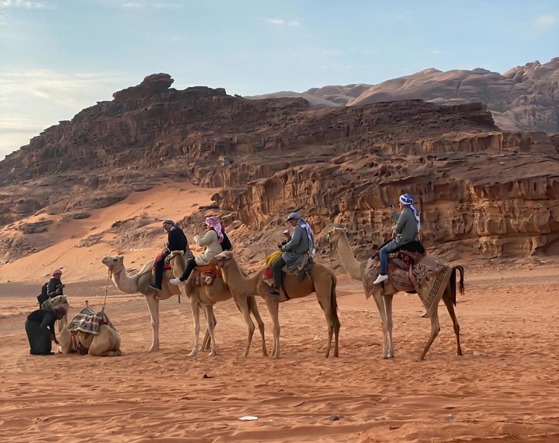 ホテル مخيم جبل بردى Jabal Burdah Camp ワディ ・ラム エクステリア 写真